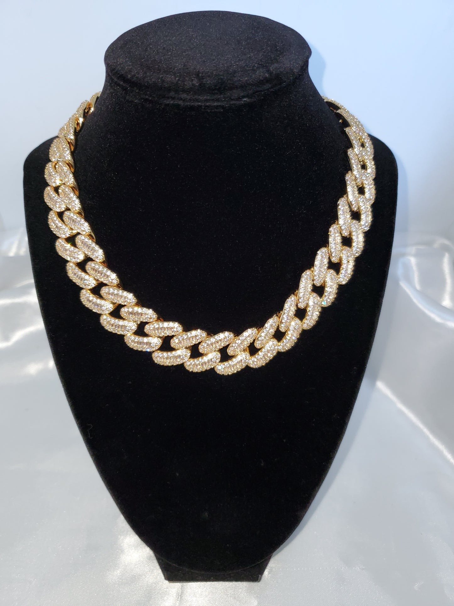 Chunky Cuban Link Necklace - Dripping N Diamonds